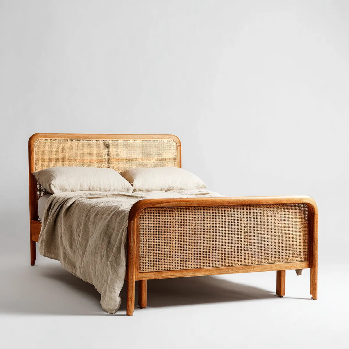 Lit double 160 x 200 cm en bois massif d'hévéa marron avec panneaux en rotin naturel